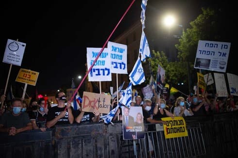 אלפים מפגינים בבלפור