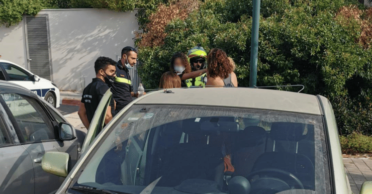 "הילד שהה ברכב הסגור כעשר דקות וחילצנו אותו מהרכב כשהוא בריא ושלם"