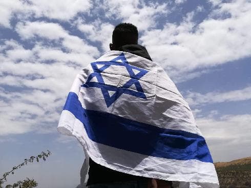 צילום מהתערוכה החדשה בבניין העירייה
