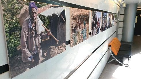 צילום מהתערוכה החדשה בבניין העירייה