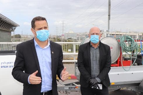 קינסטליך ומנכ"ל העירייה דודי גיל