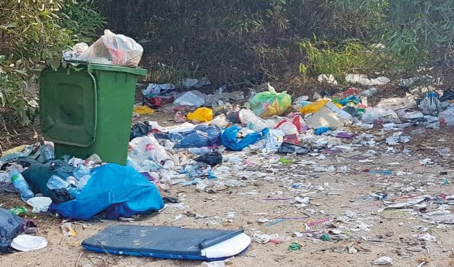 אשפה בכל עבר (צילום: פרטי) אשפה בכל עבר