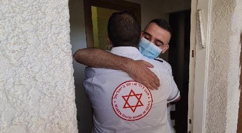 החובש והפצוע מראש העין במפגש המרגש