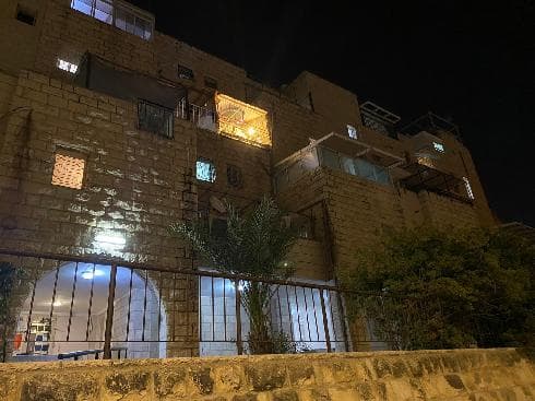 הבניין בו מתגורר הילד הבניין בו מתגורר הילד