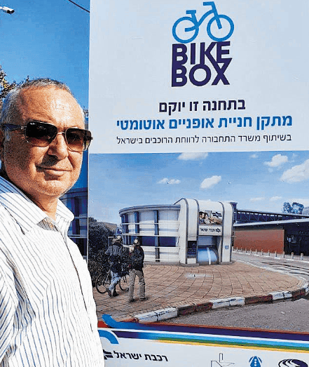 דלל בתחנת הרכבת. "קדימות לתחבורה ציבורית" 