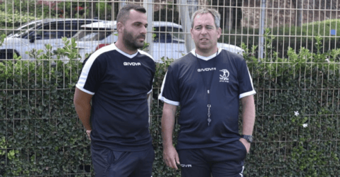 המאמן ירון הוכנבוים ועוזרו מנו הרוניאן