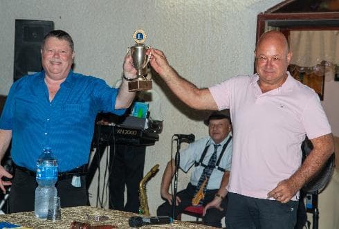 ד"ר זאב מור הנשיא היוצא (משמאל) ורענן יחיאלי הנשיא הנכנס