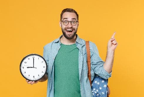 מתחילים את העבודה מיד כשמקבלים אותה, מפרקים אותה למשימות קטנות ומכניסים זמן ביומן לכל משימה (צילום: shutterstock) מתחילים את העבודה מיד כשמקבלים אותה, מפרקים אותה למשימות קטנות ומכניסים זמן ביומן לכל משימה