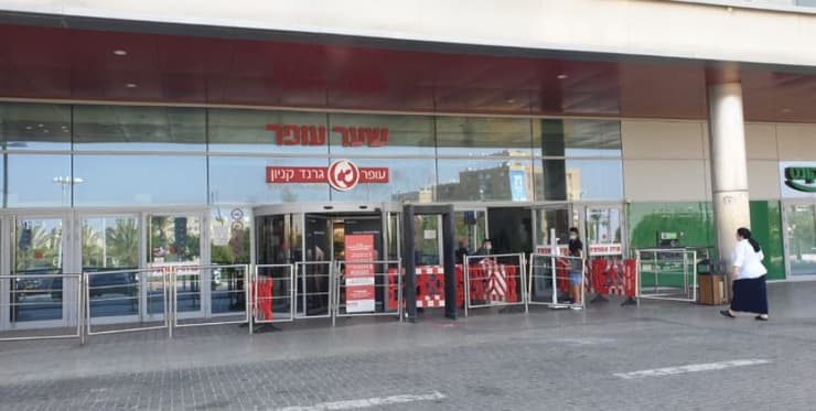 הקניונים בבאר שבע שוממים (צילומים: הרצל יוסף) הקניונים בבאר שבע שוממים