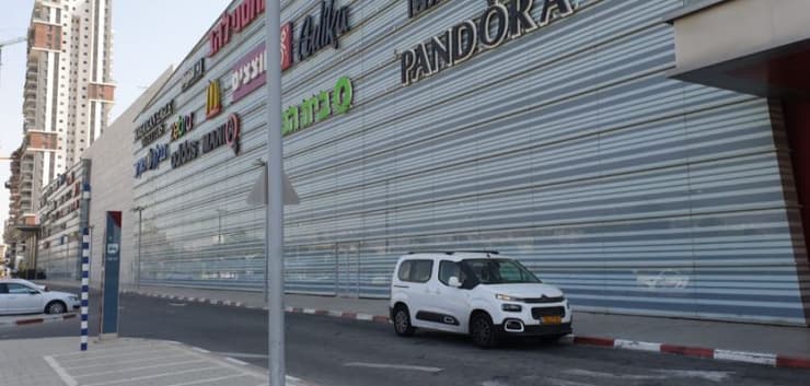 הקניונים בבאר שבע שוממים (צילומים: הרצל יוסף) הקניונים בבאר שבע שוממים