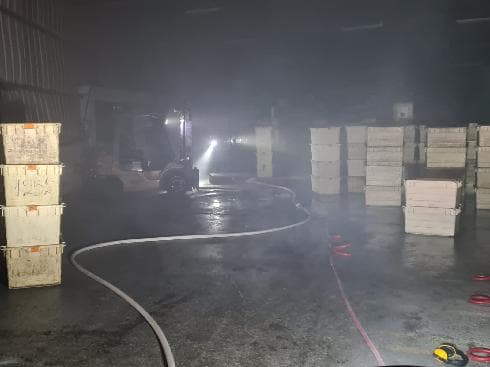 השריפה במפעל הגומי (צילום: תיעוד מבצעי כבאות והצלה) השריפה במפעל הגומי