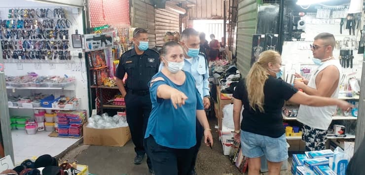 סיור משטרתי בשוק רחובות לפני כניסת הסגר