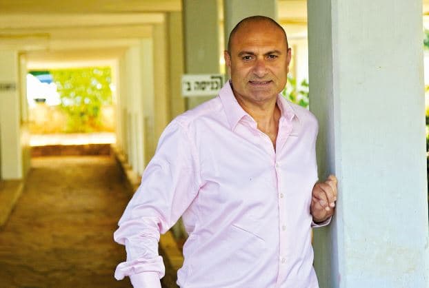 "קודש הקודשים", שינו זוארץ