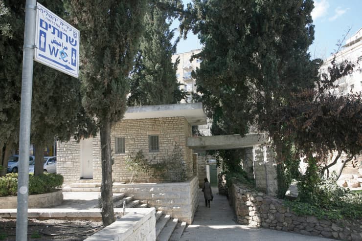 שירותים ציבוריים