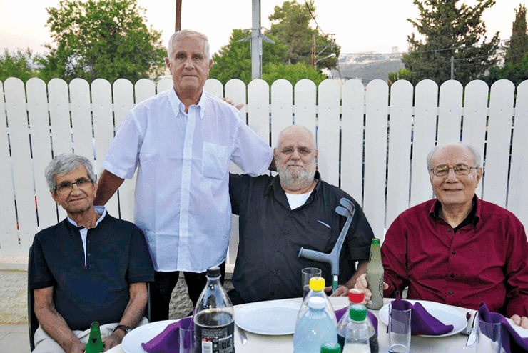 משפחת עמיר. מימין: אלי, הרצל ז"ל  והדוד שלהם אורי| 