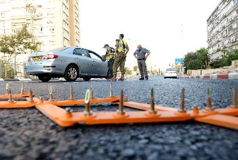 מדינה תחת סגר. מחסומים בכבישים בראשון לציון