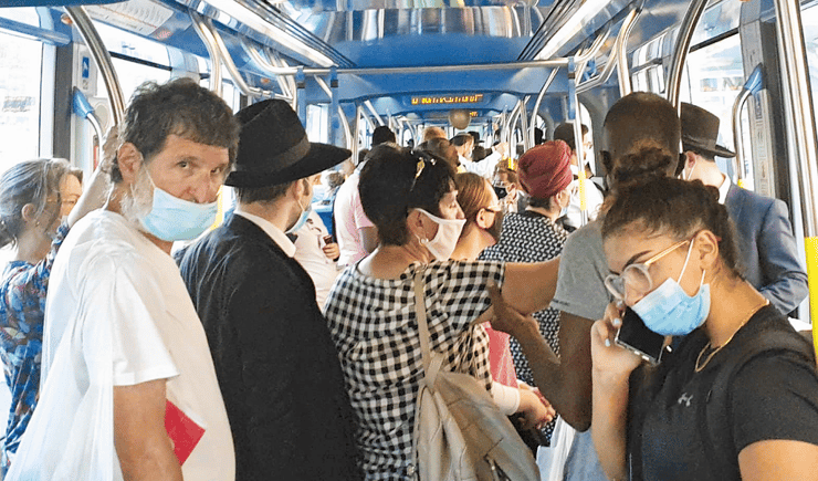 הרכבת הקלה השבוע. במשרד התחבורה טוענים שלא צפוף 
