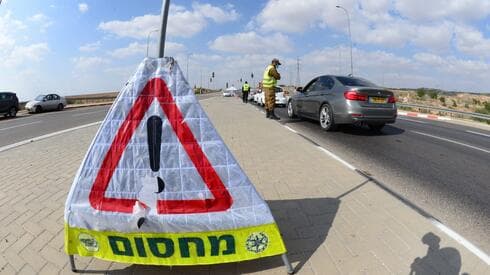 המחסומים יוצבו עד לצאת יום כיפור (צילום ארכיון : הרצל יוסף) מחסום משטרה באר שבע