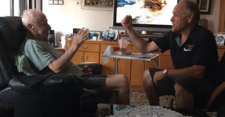צביקה אדלר ואיציק שלו ז"ל (צולם לפני מגיפת הקורונה)