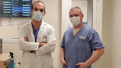האח אלכס בבט (מימין) וד"ר סעיד יונס