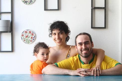 בני זוג אנריקה יבלונסקי וסוזנה פריירה-סאול, מריו דה זנו, חשבו תמיד על עלייה לישראל. רק שנולד בנם, ארתור, הבינו שהזמן להפוך מחשבה למציאות. לפני חודש, בעיצומה של הקורונה, עלו היישר לכפר סבא 