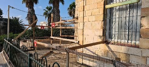הפיגומים שנבנו סביב המבנה הרעוע