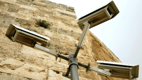 מצלמות אבטחה. יאתרו קטטות