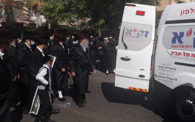ליווי גופת הרב בקהילת צאנז