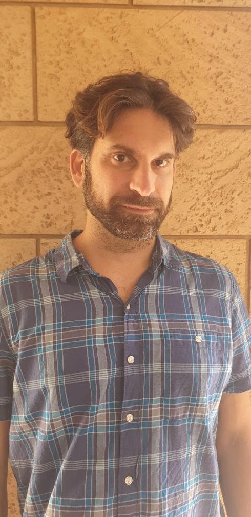 צור. "שיא האבסורד"