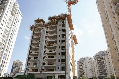 בנייה בפתח־תקוה. "משבר הקורונה רק יחריף את המצב" 