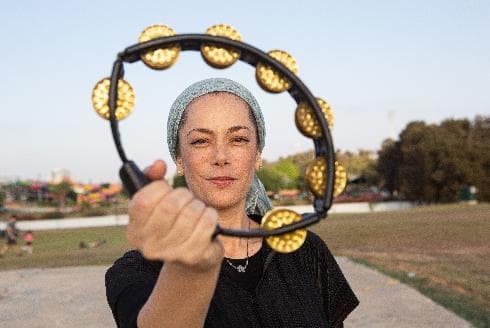 הזמרת זהר סער מספרת על אתגר הקורונה שלה ועל הגעגועים לאביה, המוזיקאי תובל פטר, מברנז'ת קפה כסית (צילום: תומי הרפז) הזמרת זהר סער מספרת על אתגר הקורונה שלה ועל הגעגועים לאביה, המוזיקאי תובל פטר, שהיה חלק מהברנז'ה של קפה כסית