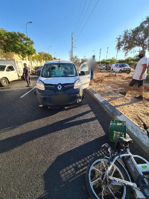 הרכב המעורב בתאונה בפתח תקוה