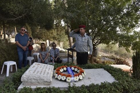 האזכרה לפני שנה (צילום: שרון צור) האזכרה לפני שנה