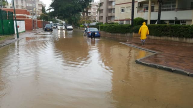 הצפות ברחוב שניאור בהרצליה אשתקד