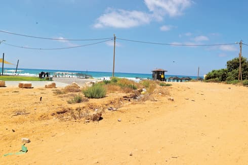 החוף המופרד. "לא הספקנו ליהנות מהחוף וכבר העירייה סגרה אותו"