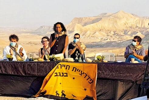 יריית הפתיחה של מחאת תיירני הנגב. טקס הקמת פדרציית התיירות העצמאית בנגב (צילום: איתי ענר) יריית הפתיחה של מחאת תיירני הנגב. טקס הקמת פדרציית התיירות העצמאית בנגב