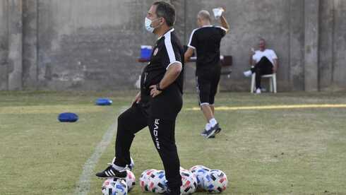 המאמן ירון הוכנבוים