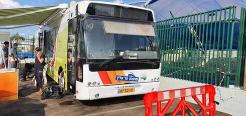 אוטובוס בדיקות הקורונה אוטובוס בדיקות הקורונה