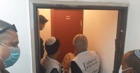 פשיטה על דירה מפוצלת בעיר