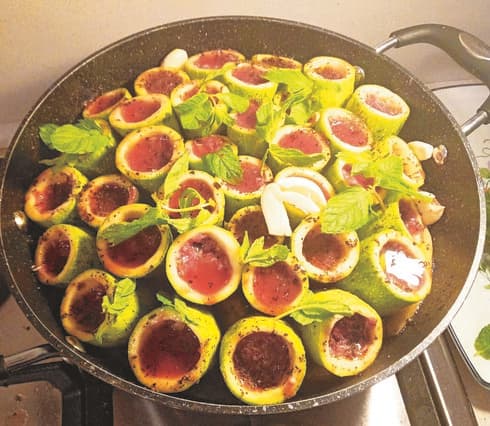 סיר מיוחד ובו זר יפהפה לשבת