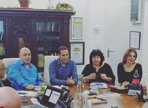 כל אחד צריך לקחת אחריות ללא קשר לרשות או למדינה
