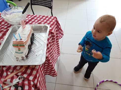 "אור בעיניים". אביב עם העוגה