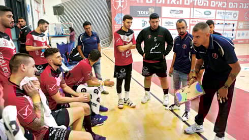 מימון מתדרך את האדומים, השבוע