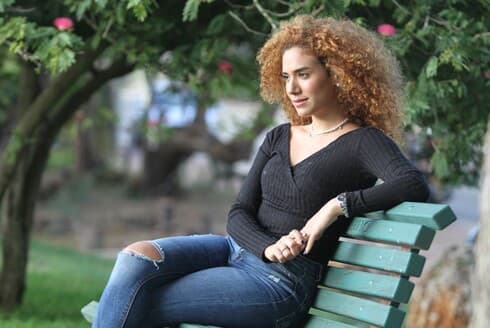 נועה פרג', חברת ילדות של קפטן מכבי נתניה בכדוררגל אלמור כהן, כבתה שיר לזכר אימו שנפטרה 
