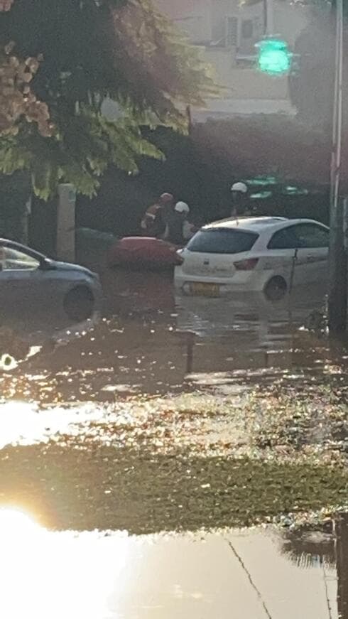 מזירת האירוע בנס ציונה (צילום: כב"ה תחנה אזורית רחובות) מזירת האירוע בנס ציונה