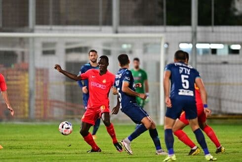 שחקני באר שבע ואשדוד. האורחת נראית רע