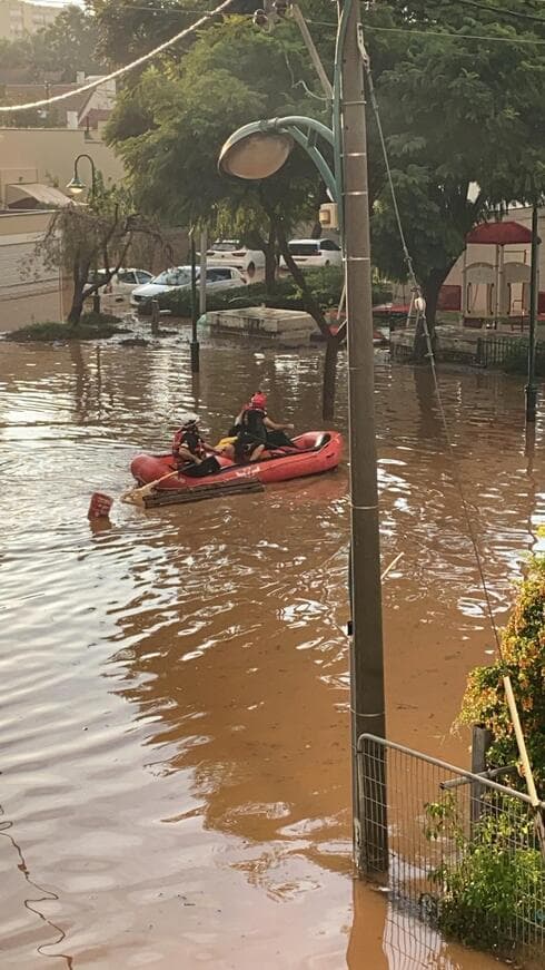 מזירת האירוע בנס ציונה (צילום: כב"ה תחנה אזורית רחובות) מזירת האירוע בנס ציונה