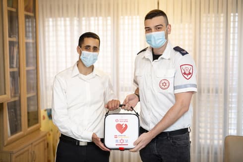 עומר חיים (משמאל) והחובש רז יצחקי עומר חיים (משמאל) והחובש רז יצחקי