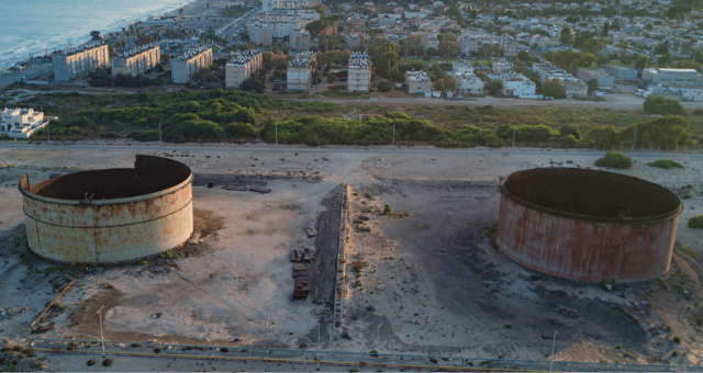 שכונה מגורים על הים במקום מכלים ישנים ומזהמים (צילום: גיל נחושתן) חוות המכלים