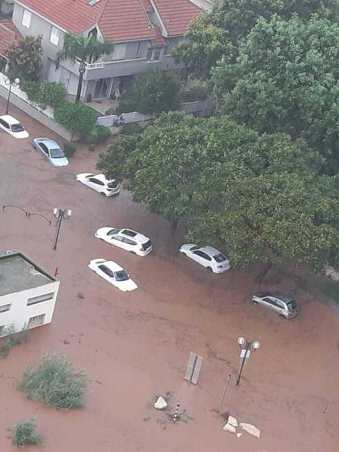 אנשים לכודים ברכביהם